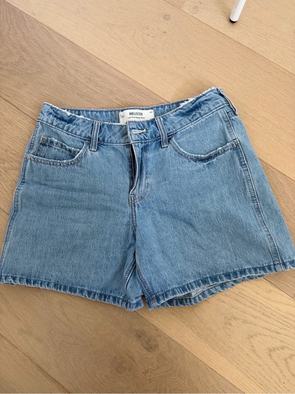 Hollister Low-Rise Baggy Short - Picture 1 of 3